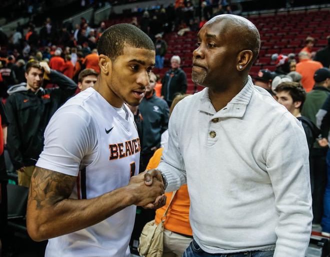 在社交媒体 在社交媒体